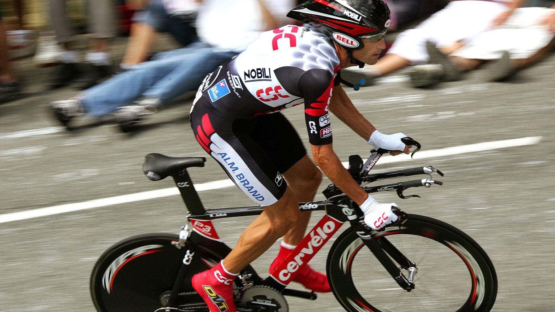 _未来运动鞋:智能科技引领潮流_,未来鞋子