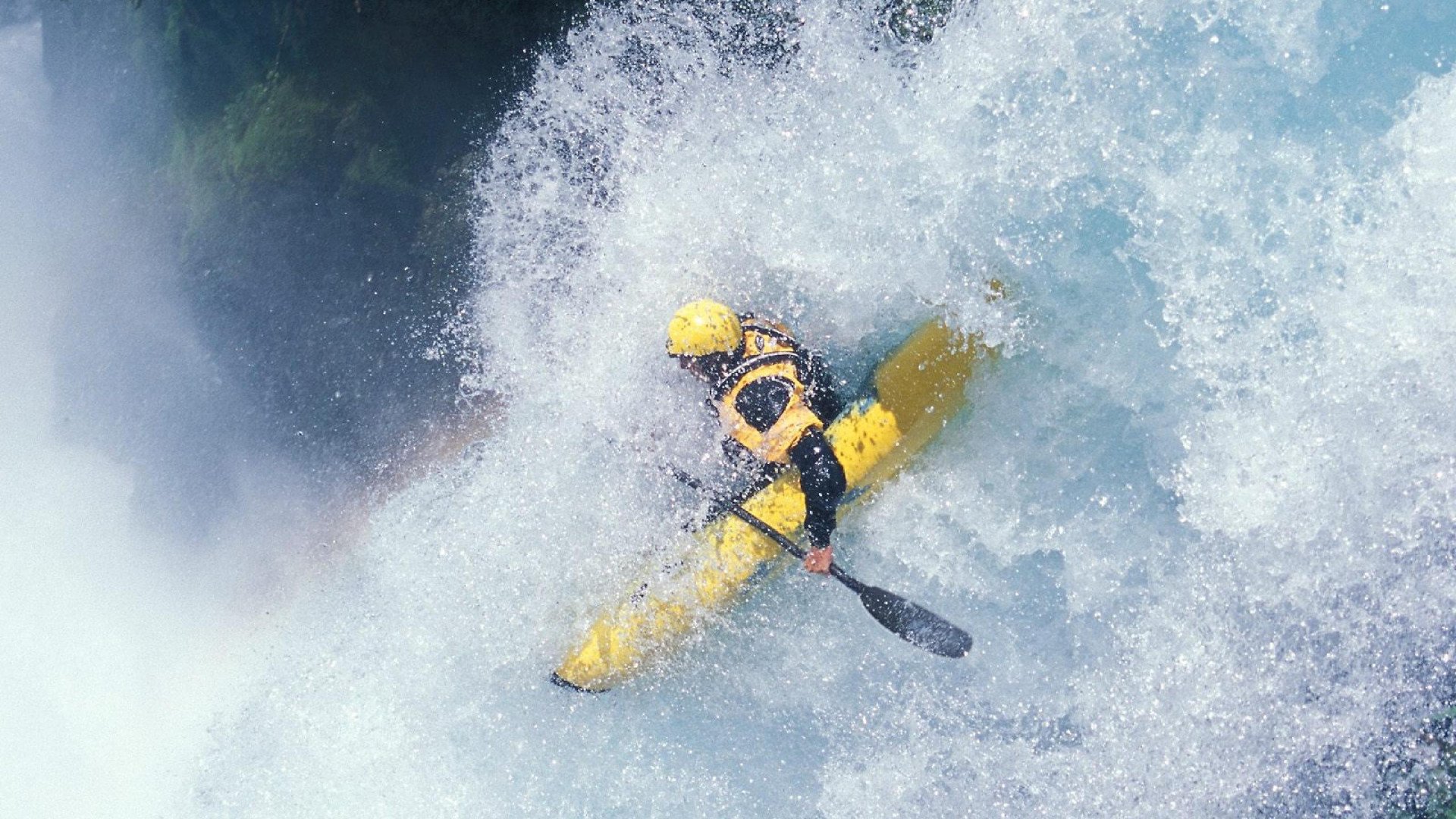 “天气考验：暴雨、雪雾的极端挑战”，天气预报的暴雨