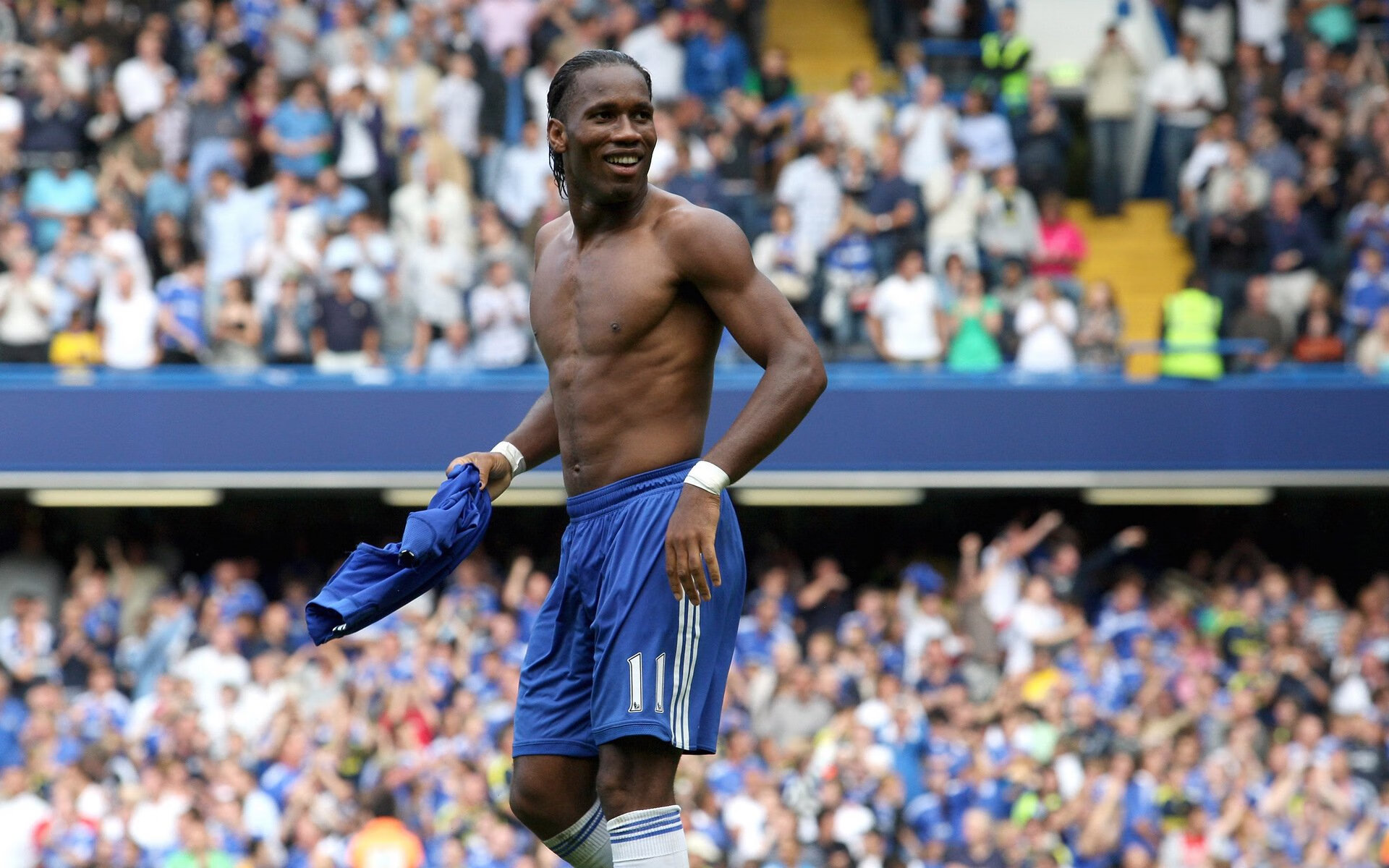 伯恩茅斯主场迎战埃弗顿,士气高昂再掀热潮,伯恩茅斯转会消息